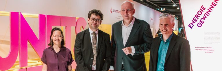 Science Minister von Weizsäcker informs himself about Future Energy Technologies