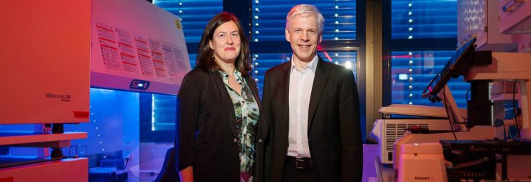 SZ-Artikel: INM entwickelt eine „Biofabrik“ für Kontaktlinsen