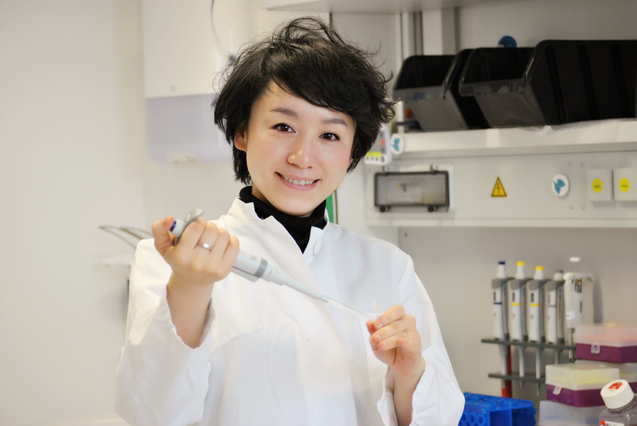 Dr. Bin Qu untersucht, wie sich Killerzellen im Gewebe bewegen, Quelle Universität des Saarlandes